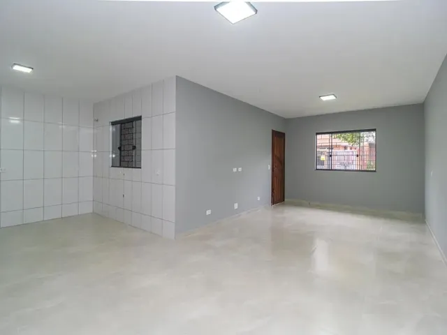 Casa 3 quartos e 2 banheiros, para alugar, no bairro Campo Comprido em Curitiba