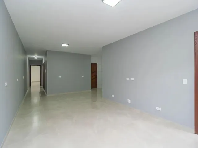 Casa 3 quartos e 2 banheiros, para alugar, no bairro Campo Comprido em Curitiba