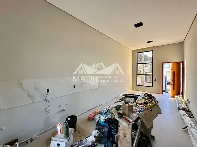 Casa com 200m² 3 quartos e 2 banheiros, à venda, no bairro Forquilhas em São José