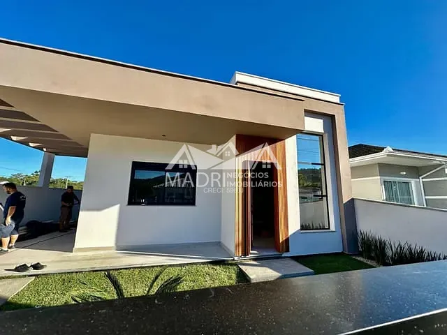 Casa com 200m² 3 quartos e 2 banheiros, à venda, no bairro Forquilhas em São José