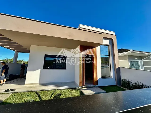 Casa com 200m² 3 quartos e 2 banheiros, à venda, no bairro Forquilhas em São José