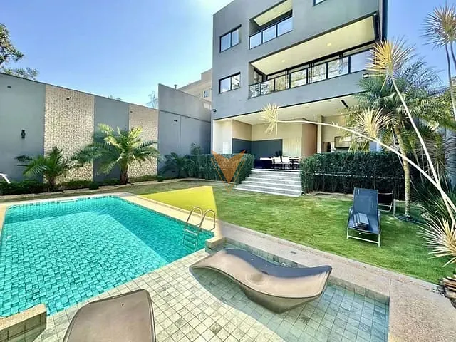 Casa 4 quartos e 5 banheiros, à venda, no bairro Granja Viana em Cotia