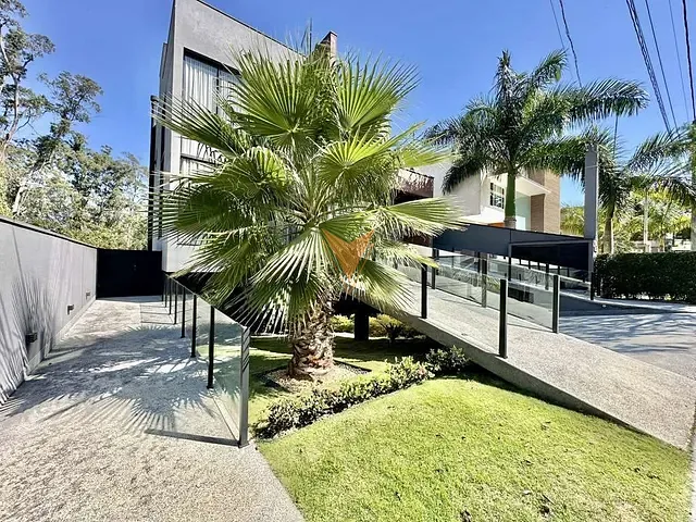 Casa 4 quartos e 5 banheiros, à venda, no bairro Granja Viana em Cotia