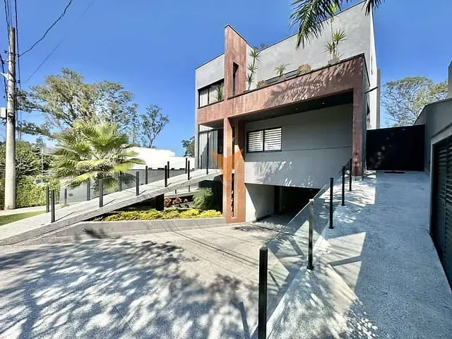 Casa 4 quartos e 5 banheiros, à venda, no bairro Granja Viana em Cotia