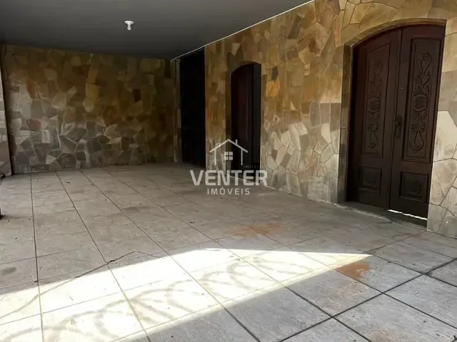 Casa à venda ou para alugar, no bairro Centro em Taubaté