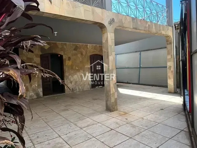 Casa à venda ou para alugar, no bairro Centro em Taubaté