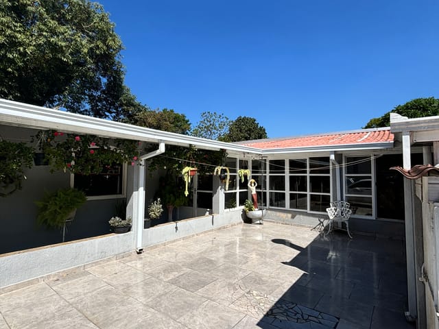 Casa com 488m² 4 quartos e 4 banheiros, à venda, no bairro Oficinas em Ponta Grossa