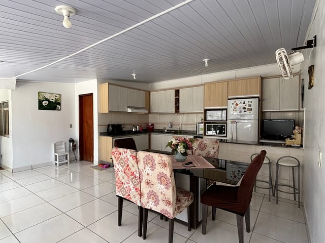Casa com 488m² 4 quartos e 4 banheiros, à venda, no bairro Oficinas em Ponta Grossa