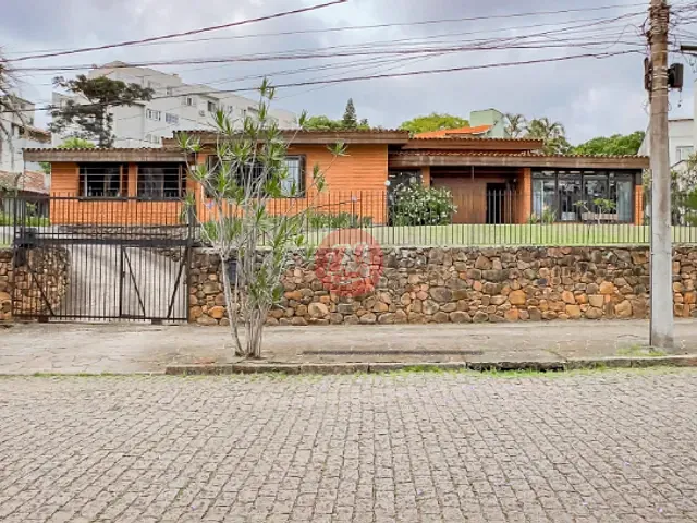 Casa com 313m² 3 quartos e 4 banheiros, à venda ou para alugar, no bairro Chácara das Pedras em Porto Alegre