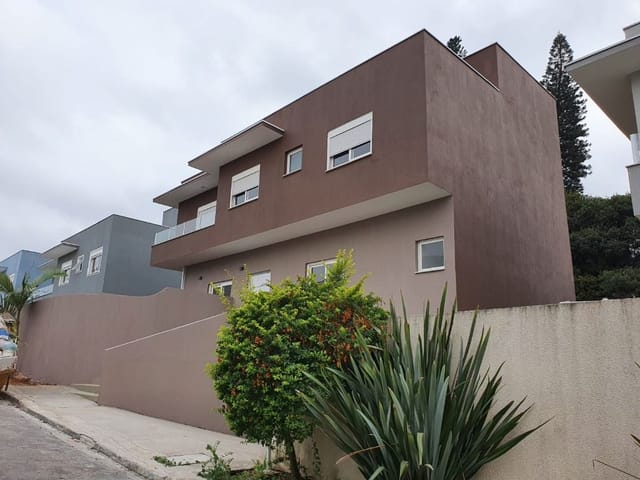 Casa com 250m² 4 quartos e 6 banheiros, à venda, no bairro Vila Santo Antônio em Cotia