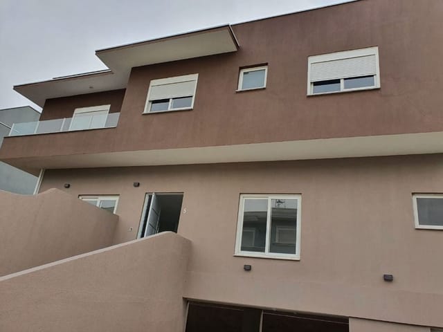 Casa com 250m² 4 quartos e 6 banheiros, à venda, no bairro Vila Santo Antônio em Cotia