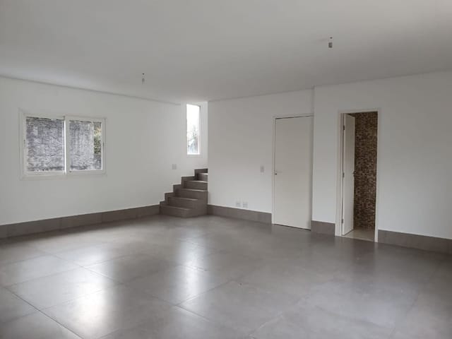 Casa com 250m² 4 quartos e 6 banheiros, à venda, no bairro Vila Santo Antônio em Cotia