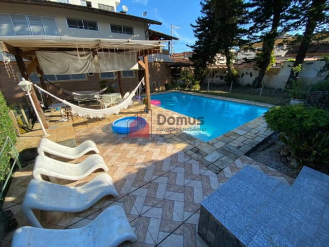 Casa com 720m², à venda, no bairro Praia Grande em Ubatuba