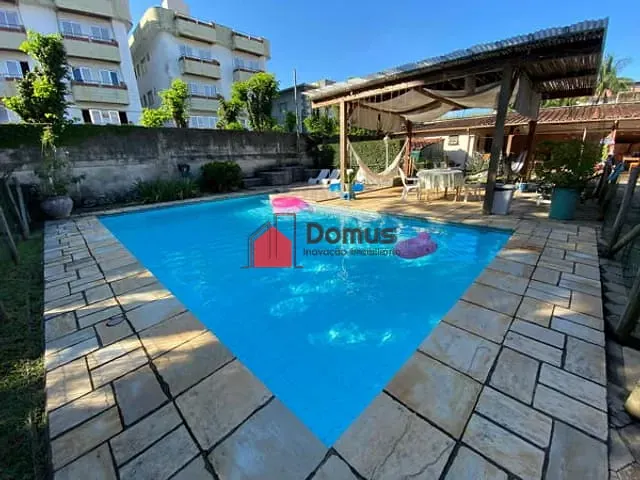 Casa com 720m², à venda, no bairro Praia Grande em Ubatuba