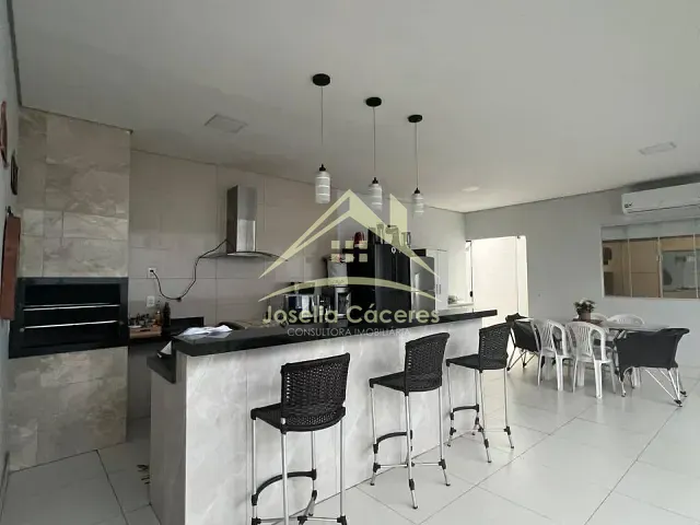 Casa com 250m² 3 quartos e 2 banheiros, à venda, no bairro Distrito Industrial em Cuiabá