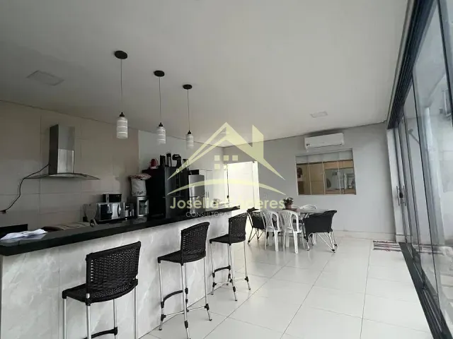 Casa com 250m² 3 quartos e 2 banheiros, à venda, no bairro Distrito Industrial em Cuiabá