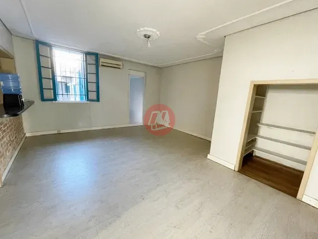 Casa com 530m², para alugar, no bairro Floresta em Porto Alegre