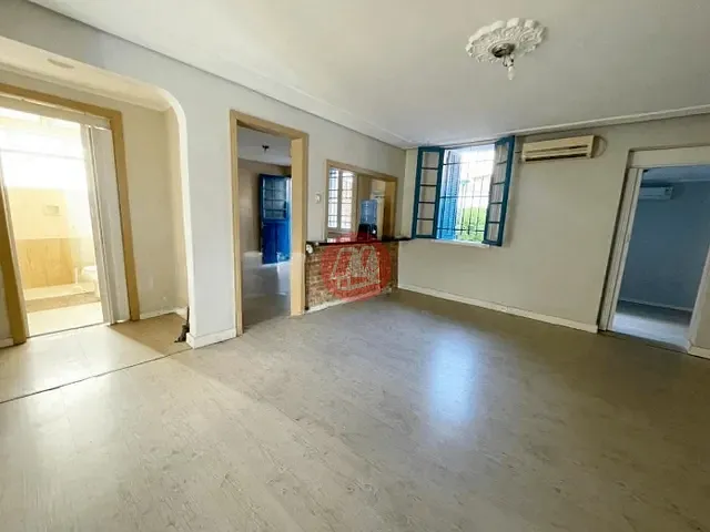 Casa com 530m², para alugar, no bairro Floresta em Porto Alegre