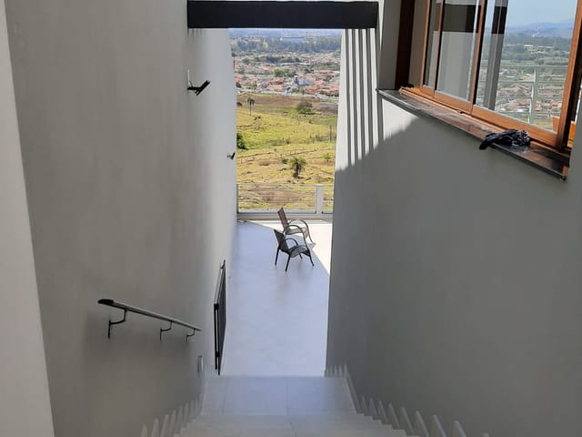 Casa com 300m² 4 quartos e 2 banheiros, à venda, no bairro Village Mantiqueira em Guaratinguetá
