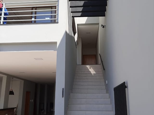 Casa com 300m² 4 quartos e 2 banheiros, à venda, no bairro Village Mantiqueira em Guaratinguetá