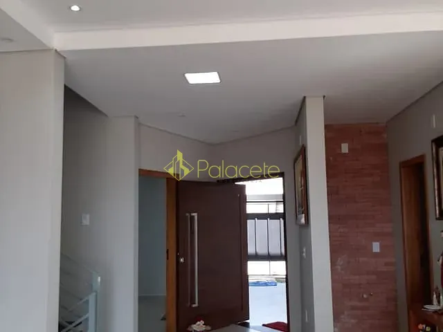 Casa com 300m² 4 quartos e 2 banheiros, à venda, no bairro Village Mantiqueira em Guaratinguetá