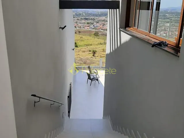 Casa com 300m² 4 quartos e 2 banheiros, à venda, no bairro Village Mantiqueira em Guaratinguetá