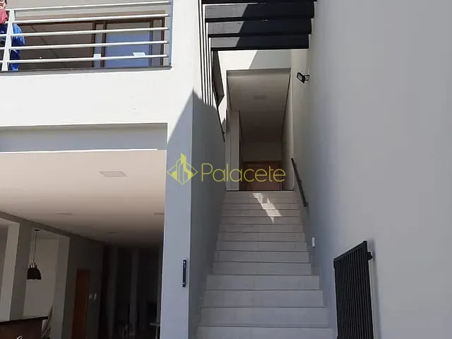 Casa com 300m² 4 quartos e 2 banheiros, à venda, no bairro Village Mantiqueira em Guaratinguetá