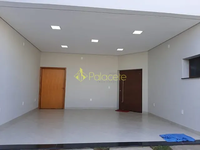 Casa com 300m² 4 quartos e 2 banheiros, à venda, no bairro Village Mantiqueira em Guaratinguetá