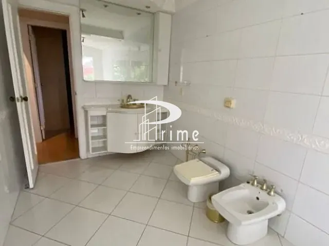 Casa com 900m² 6 quartos e 6 banheiros, à venda, no bairro Itaipu em Niterói