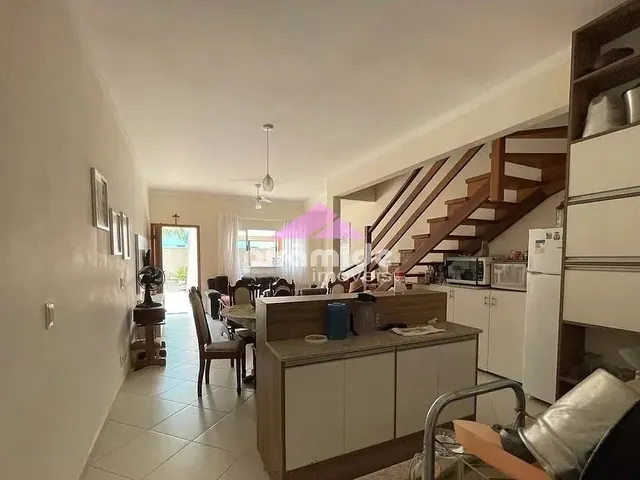 Casa com 10m² 2 quartos e 2 banheiros, à venda, no bairro Massaguaçu em Caraguatatuba