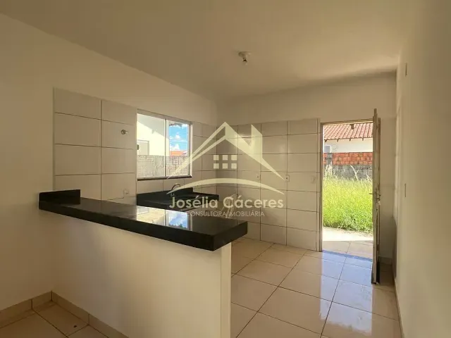 Casa com 250m² 3 quartos e 2 banheiros, à venda, no bairro Distrito Industrial em Cuiabá