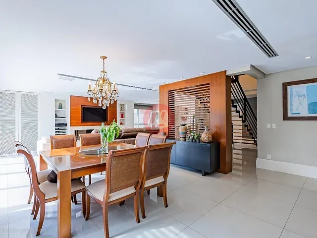 Casa com 310m² 5 quartos e 6 banheiros, à venda, no bairro Lomba do Pinheiro em Porto Alegre