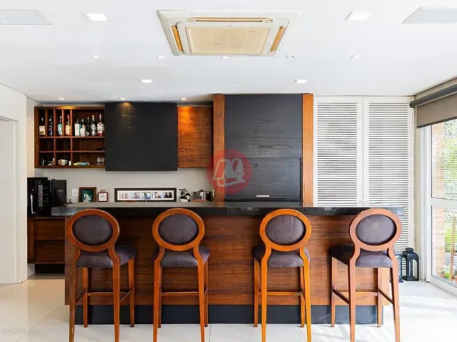 Casa com 310m² 5 quartos e 6 banheiros, à venda, no bairro Lomba do Pinheiro em Porto Alegre