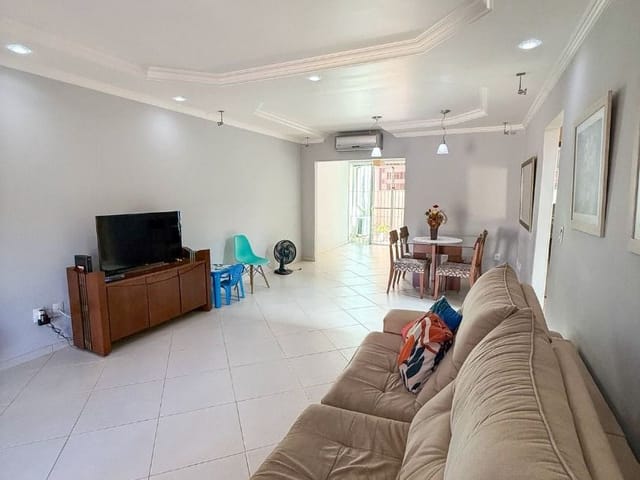 Casa com 225m² 3 quartos e 2 banheiros, à venda, no bairro São Marcos em Macaé