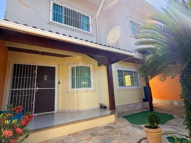 Casa com 225m² 3 quartos e 2 banheiros, à venda, no bairro São Marcos em Macaé
