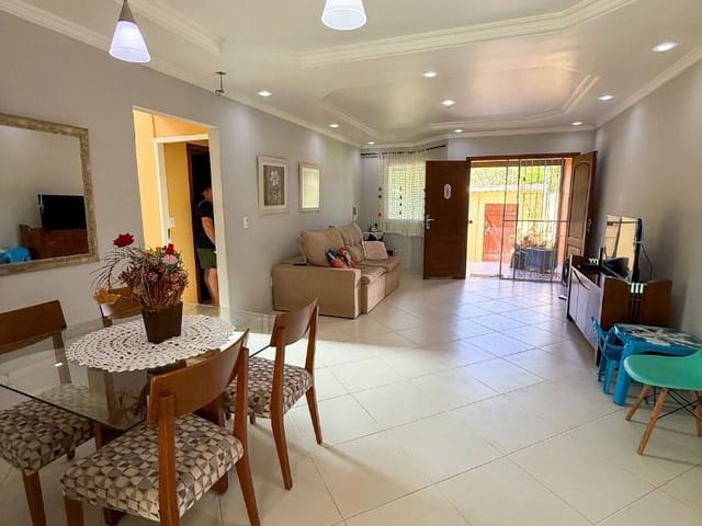 Casa com 225m² 3 quartos e 2 banheiros, à venda, no bairro São Marcos em Macaé