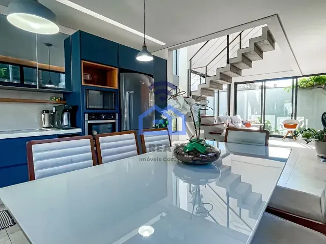 Casa com 381m² 3 quartos e 3 banheiros, à venda, no bairro Poiares em Caraguatatuba