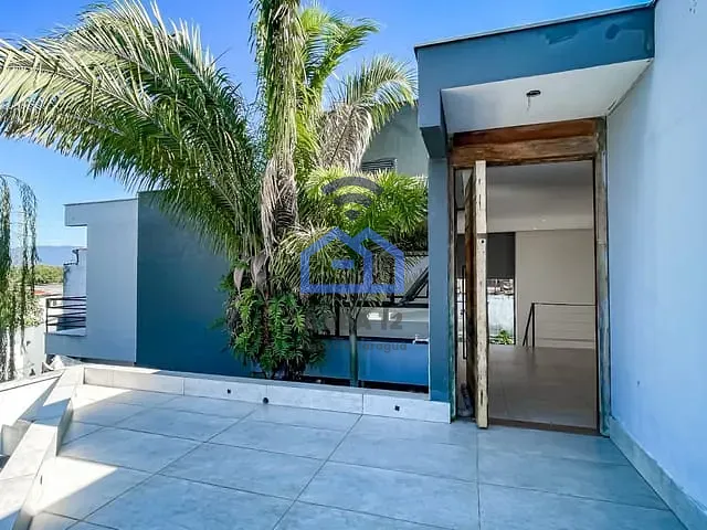 Casa com 381m² 3 quartos e 3 banheiros, à venda, no bairro Poiares em Caraguatatuba