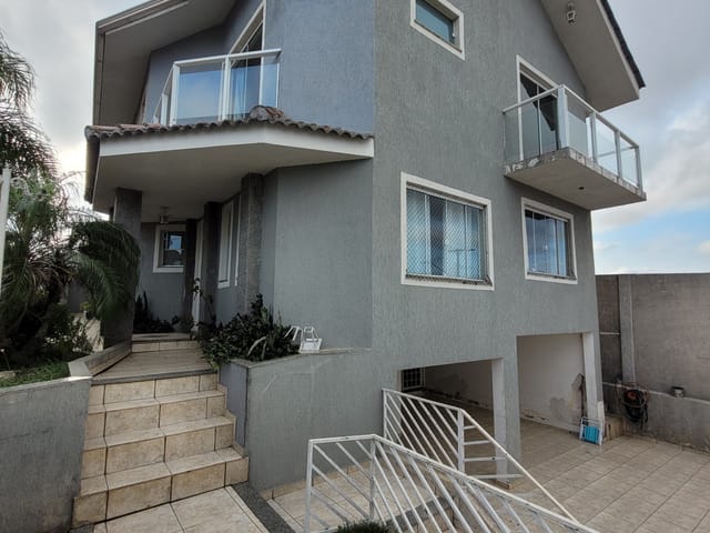 Casa com 280m² 6 quartos e 6 banheiros, à venda, no bairro Orfãs em Ponta Grossa