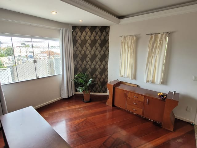 Casa com 280m² 6 quartos e 6 banheiros, à venda, no bairro Orfãs em Ponta Grossa