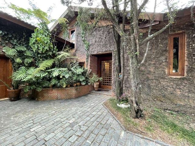 Casa com 7390m² 4 quartos e 8 banheiros, à venda, no bairro Chácara Santa Lúcia dos Ypes em Carapicuíba