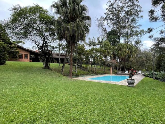 Casa com 7390m² 4 quartos e 8 banheiros, à venda, no bairro Chácara Santa Lúcia dos Ypes em Carapicuíba