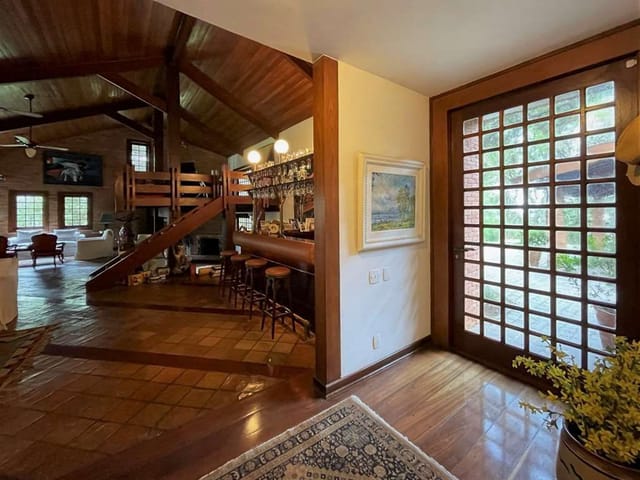 Casa com 7390m² 4 quartos e 8 banheiros, à venda, no bairro Chácara Santa Lúcia dos Ypes em Carapicuíba