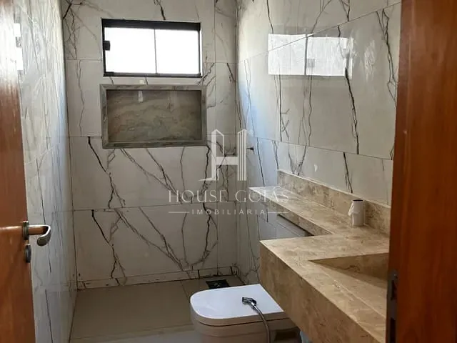 Casa com 300m² 3 quartos e 1 banheiro, à venda, no bairro Jardim Buriti Sereno em Aparecida de Goiânia