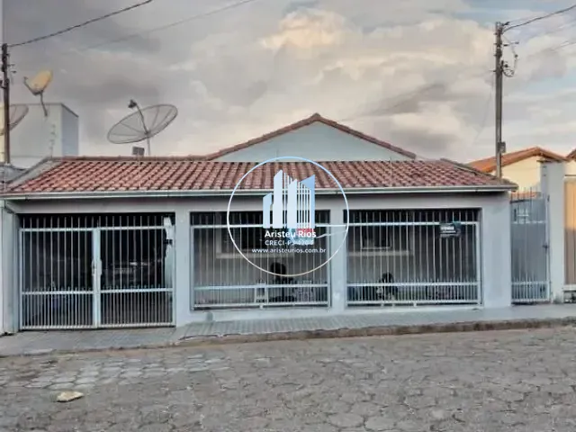 Casa com 146m² 3 quartos e 1 banheiro, à venda, no bairro Cidade Foch em Pouso Alegre