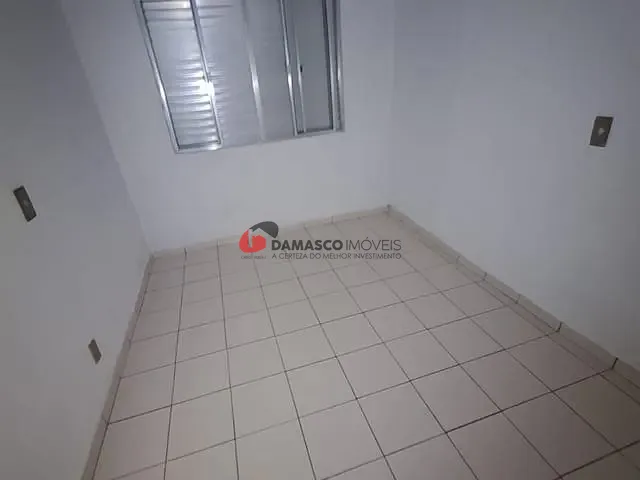 Casa 2 quartos e 1 banheiro, para alugar, no bairro Olímpico em São Caetano do Sul
