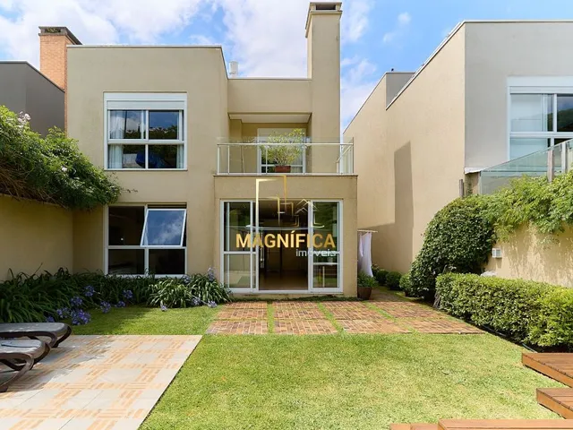 Casa 3 quartos e 8 banheiros, à venda, no bairro Campo Comprido em Curitiba
