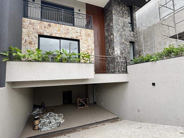 Casa com 254m² 3 quartos e 3 banheiros, à venda, no bairro Colônia Dona Luíza em Ponta Grossa