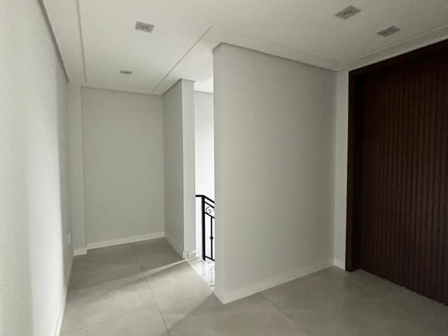 Casa com 254m² 3 quartos e 3 banheiros, à venda, no bairro Colônia Dona Luíza em Ponta Grossa