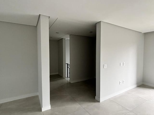 Casa com 254m² 3 quartos e 3 banheiros, à venda, no bairro Colônia Dona Luíza em Ponta Grossa